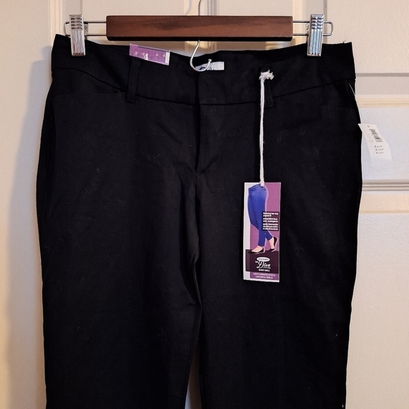 Old navy the diva slacks size 4 NWT - Picture 2 of 4